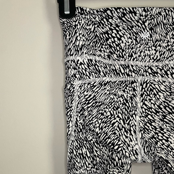 Athleta Ultimate Stash II Textured 7/8 Tight - Picture 12 of 13